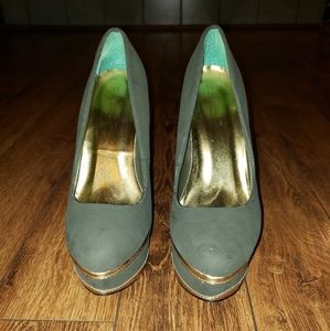 Shoedazzle size 7 heels